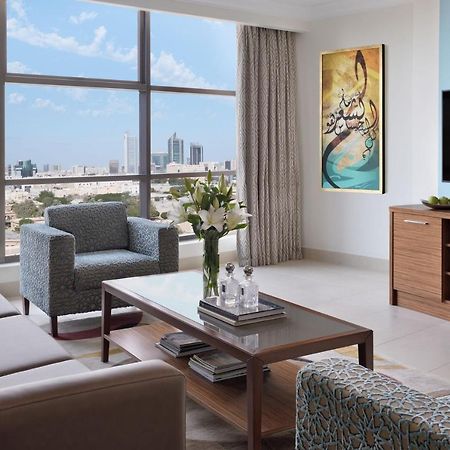 Marriott Executive Apartments 阿可贺巴 外观 照片 A living room in a typical apartment