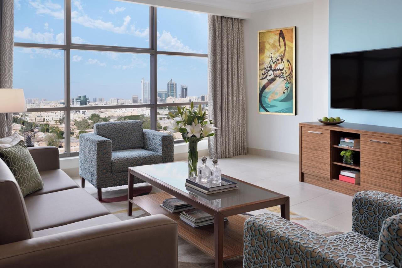 Marriott Executive Apartments 阿可贺巴 外观 照片 A living room in a typical apartment