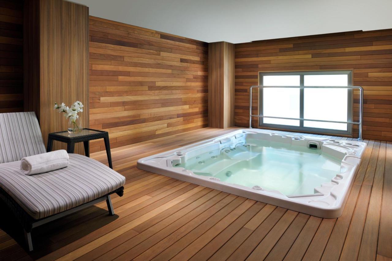 Marriott Executive Apartments 阿可贺巴 外观 照片 A hot tub