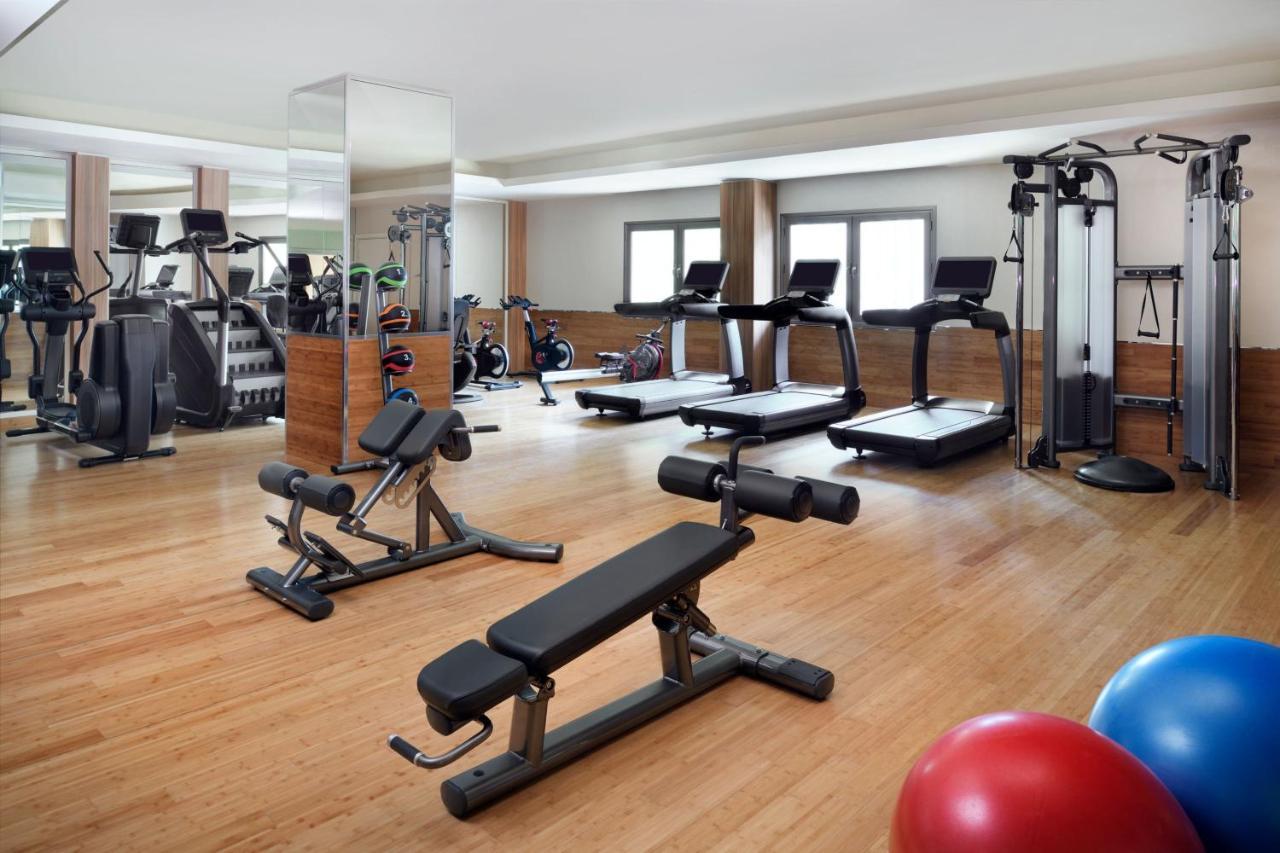 Marriott Executive Apartments 阿可贺巴 外观 照片 A gym at a hotel