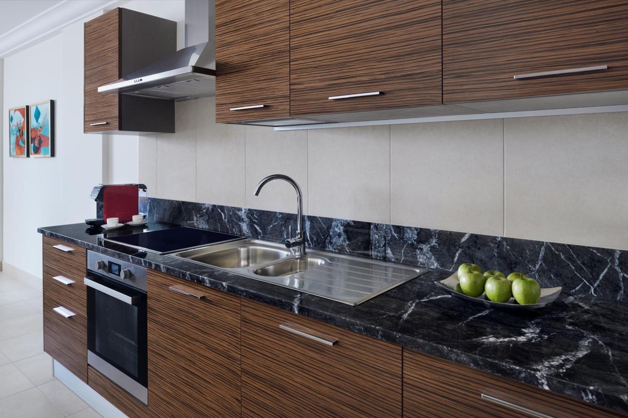 Marriott Executive Apartments 阿可贺巴 外观 照片 A modern kitchen