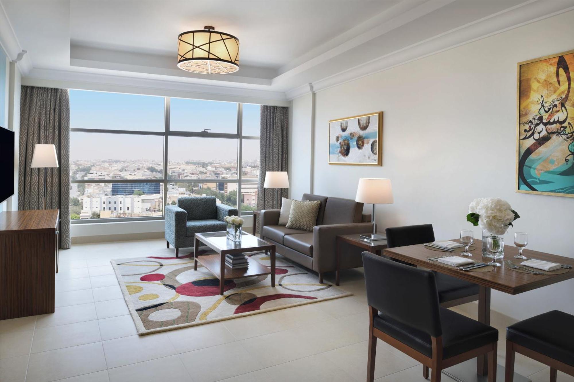 Marriott Executive Apartments 阿可贺巴 外观 照片 A living room at the hotel